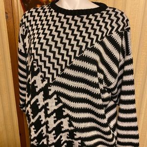 womens Xl White and black Breeze sweater